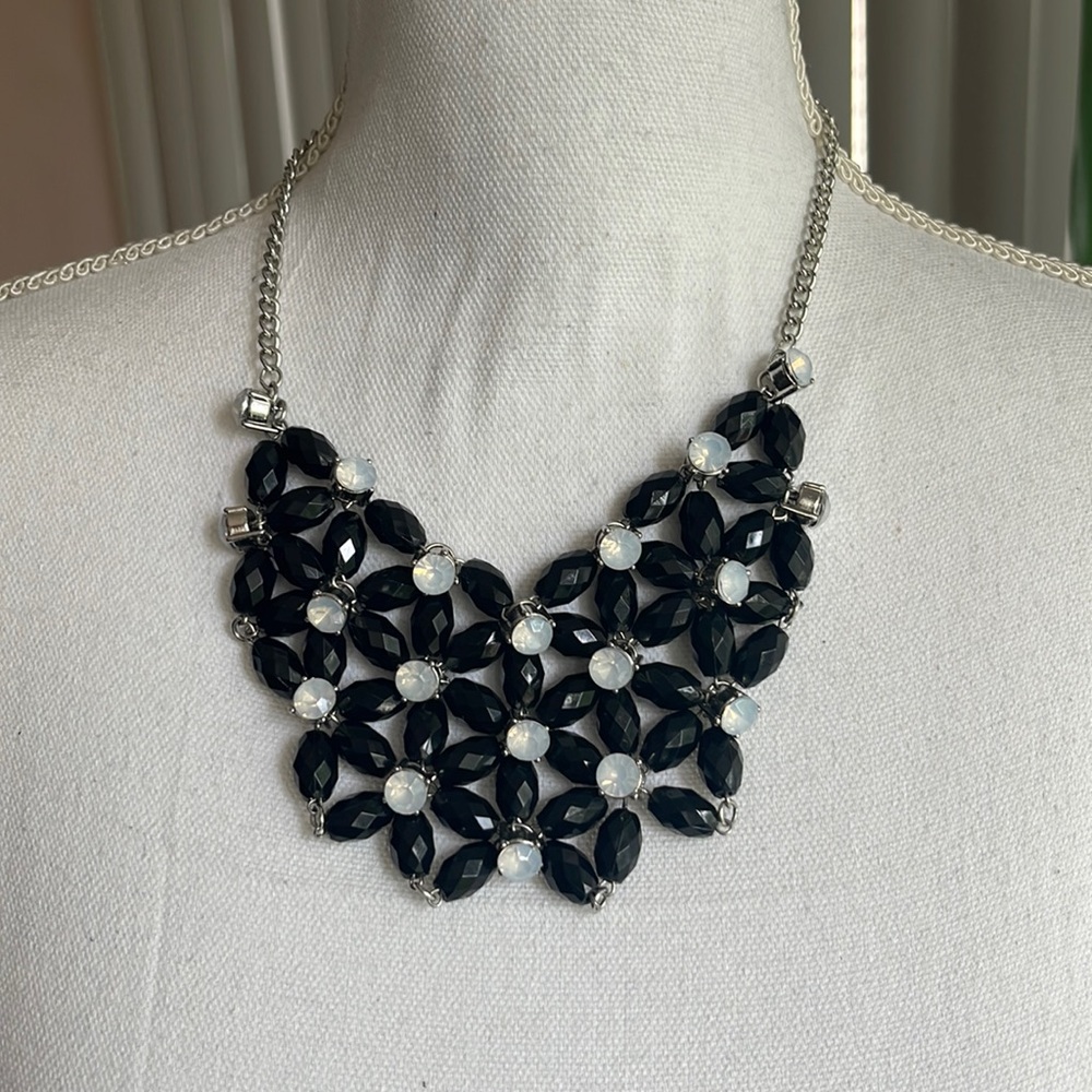 New York and Company necklace with beads